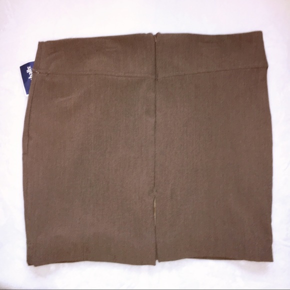 Adorable Express Skirt with Front Flap Pockets - Picture 2 of 4